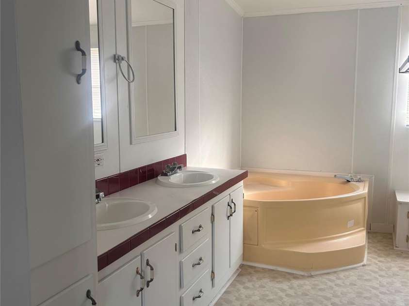 107 Gloria Trail, Columbia, SC 29203.  MLS# CAR4221203, YatesRealty ID 9480. Primary Bathroom