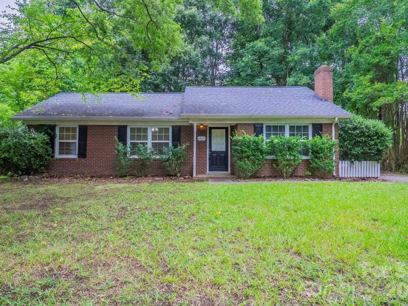 6410 Pineburr Court, Charlotte, NC 28211.  MLS# CAR4287603, YatesRealty ID 9480. 