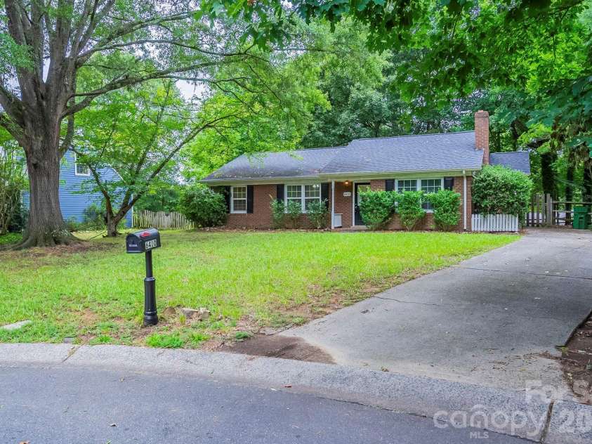 6410 Pineburr Court, Charlotte, NC 28211.  MLS# CAR4287603, YatesRealty ID 9480. 