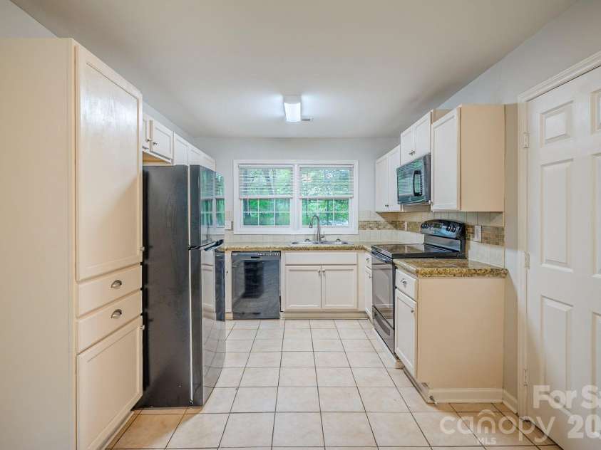 6410 Pineburr Court, Charlotte, NC 28211.  MLS# CAR4287603, YatesRealty ID 9480. 