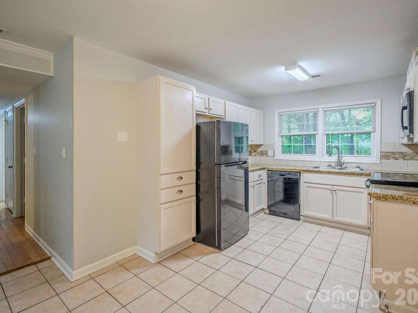 6410 Pineburr Court, Charlotte, NC 28211.  MLS# CAR4287603, YatesRealty ID 9480. 