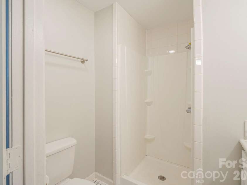6410 Pineburr Court, Charlotte, NC 28211.  MLS# CAR4287603, YatesRealty ID 9480. 