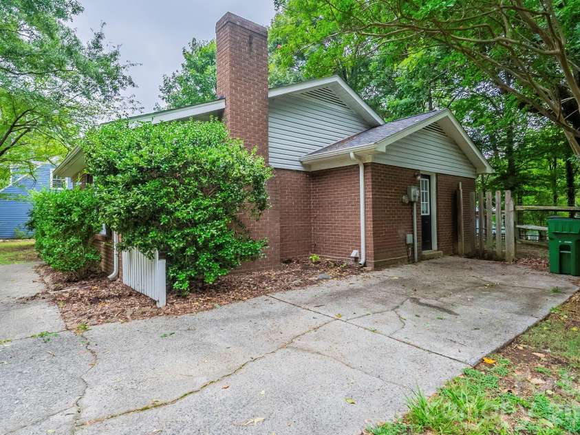6410 Pineburr Court, Charlotte, NC 28211.  MLS# CAR4287603, YatesRealty ID 9480. 