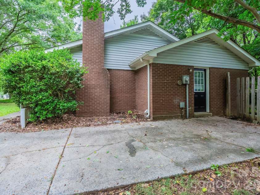 6410 Pineburr Court, Charlotte, NC 28211.  MLS# CAR4287603, YatesRealty ID 9480. 