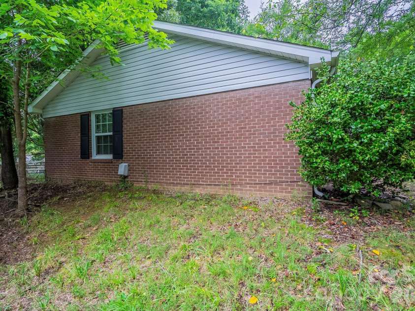 6410 Pineburr Court, Charlotte, NC 28211.  MLS# CAR4287603, YatesRealty ID 9480. 