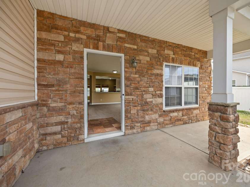 108 Sand Spur Drive, Mooresville, NC 28117.  MLS# CAR4354221, YatesRealty ID 9481. 