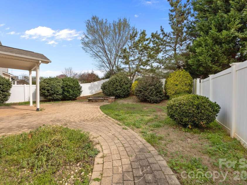 108 Sand Spur Drive, Mooresville, NC 28117.  MLS# CAR4354221, YatesRealty ID 9481. 