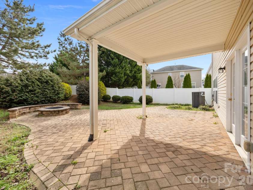 108 Sand Spur Drive, Mooresville, NC 28117.  MLS# CAR4354221, YatesRealty ID 9481. 