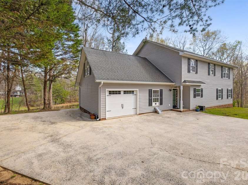 5980 Quarter Mile Road, Clover, SC 29710.  MLS# CAR4358469, YatesRealty ID 9482. 