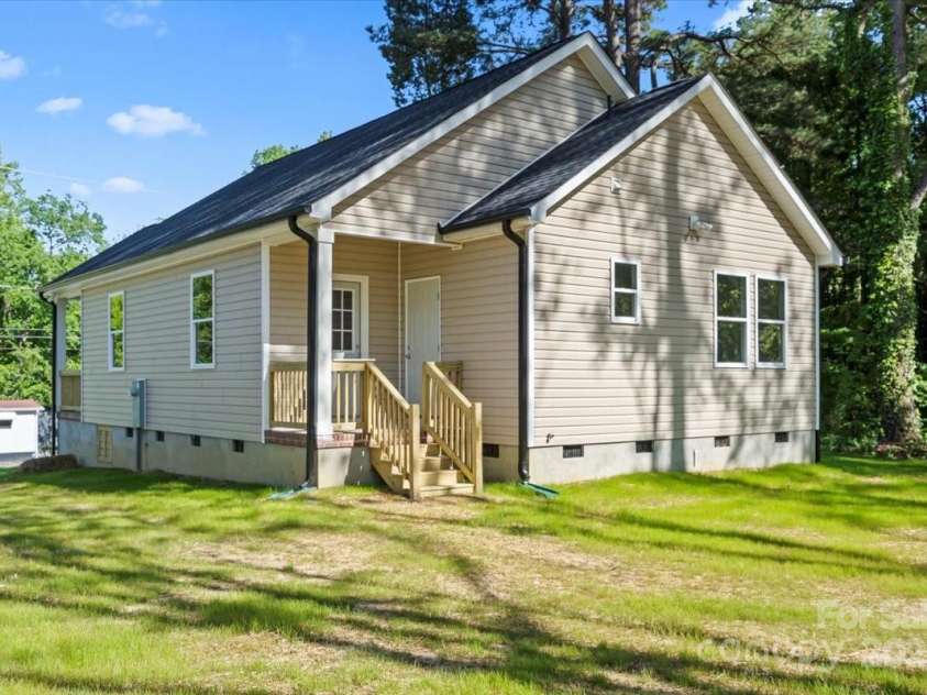 1101 Kenly Street, Salisbury, NC 28144.  MLS# CAR4253282, YatesRealty ID 9483. 