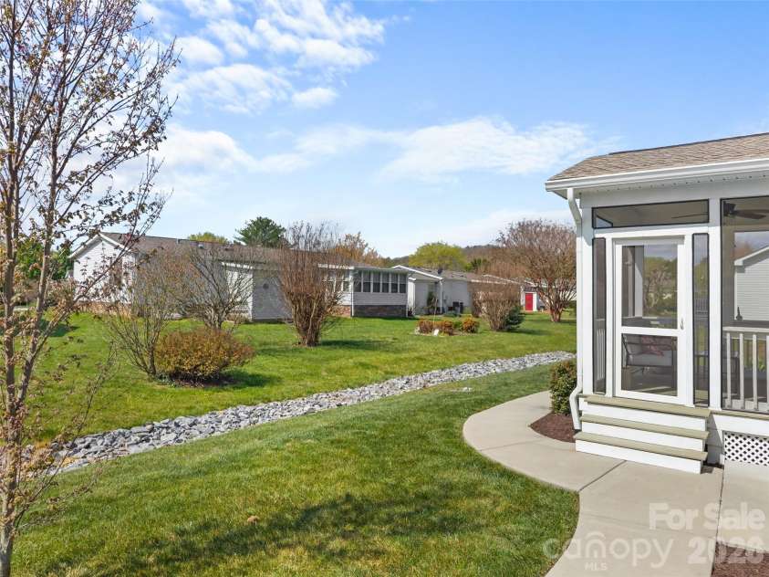 432 Sassafras Drive, Hendersonville, NC 28739.  MLS# CAR4366185, YatesRealty ID 9484. 