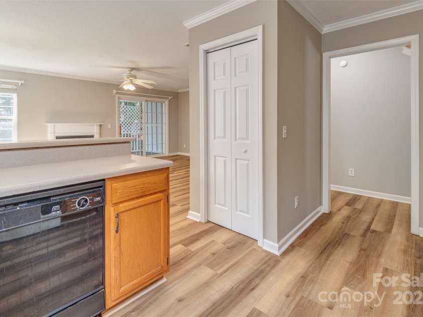 9 Willoughby Run Drive, Asheville, NC 28803.  MLS# CAR4242176, YatesRealty ID 9485. 