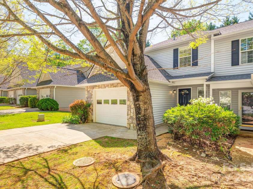 9 Willoughby Run Drive, Asheville, NC 28803.  MLS# CAR4242176, YatesRealty ID 9485. Great schools and shopping nearby.