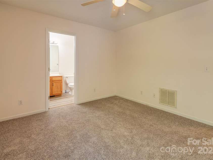 9 Willoughby Run Drive, Asheville, NC 28803.  MLS# CAR4242176, YatesRealty ID 9485. Large Bedrooms with attached bathroom