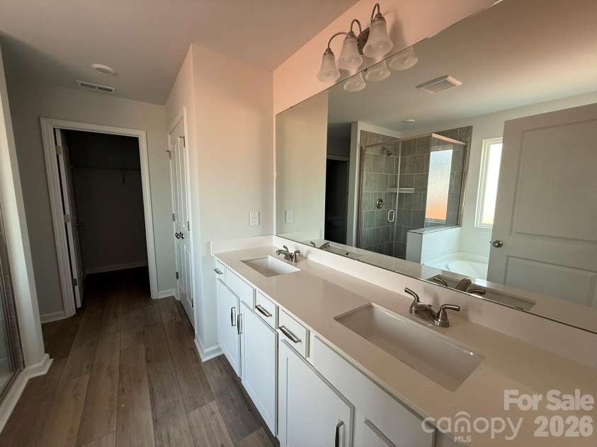 1227 Bansal Drive, Charlotte, NC 28215.  MLS# CAR4365795, YatesRealty ID 9487. Large Primary Bathroom