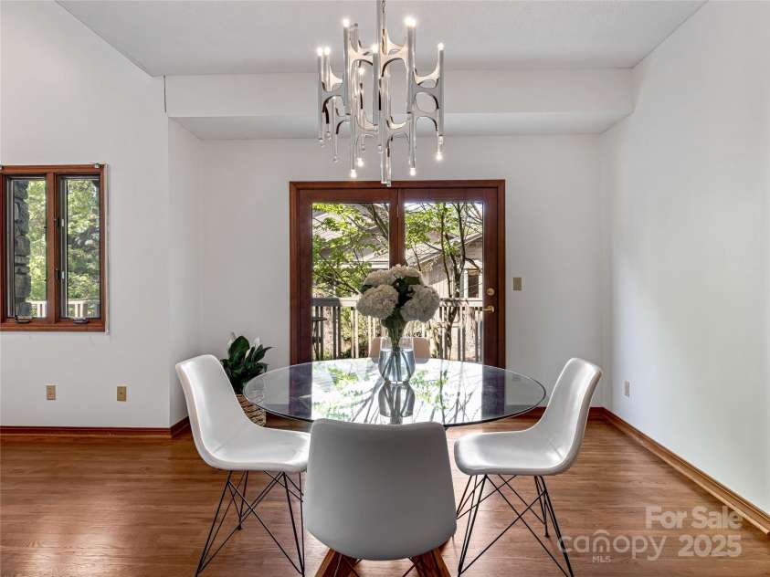3 Governors Drive, Asheville, NC 28804.  MLS# CAR4249867, YatesRealty ID 9487. 