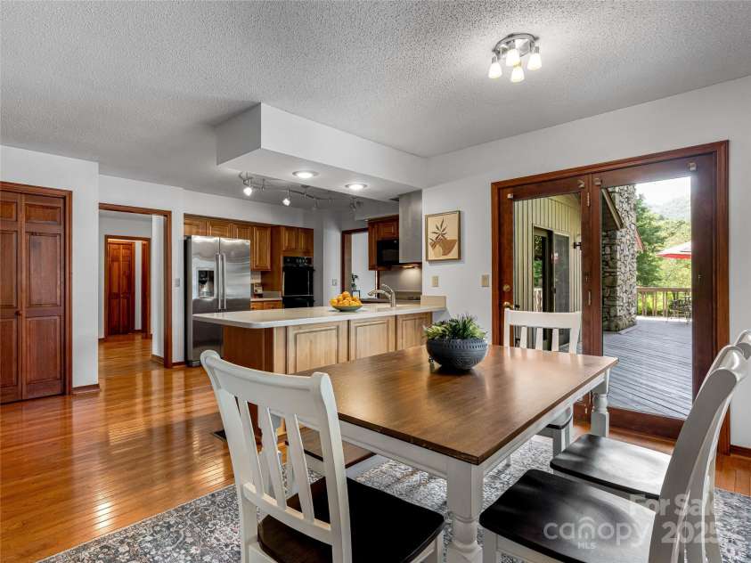 3 Governors Drive, Asheville, NC 28804.  MLS# CAR4249867, YatesRealty ID 9487. 