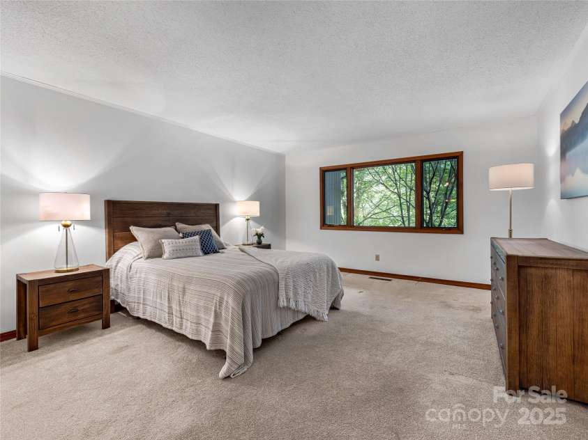 3 Governors Drive, Asheville, NC 28804.  MLS# CAR4249867, YatesRealty ID 9487. 