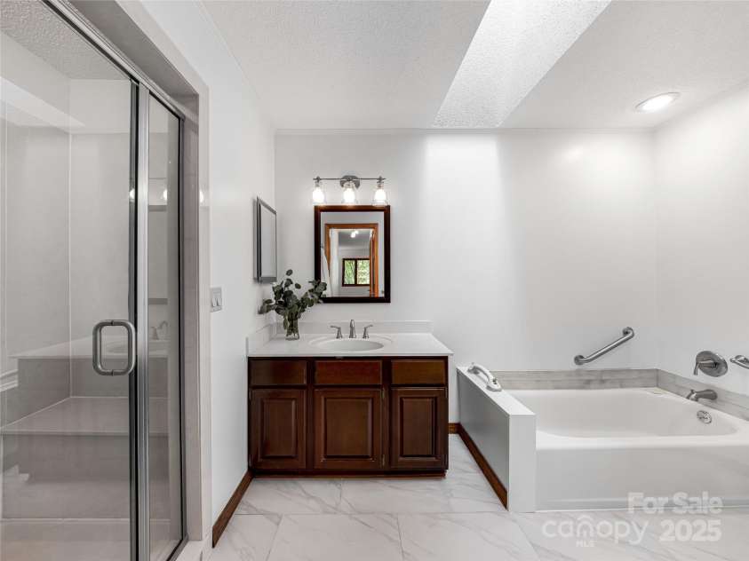 3 Governors Drive, Asheville, NC 28804.  MLS# CAR4249867, YatesRealty ID 9487. 