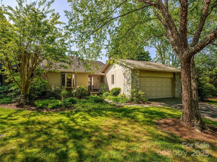 3 Governors Drive, Asheville, NC 28804.  MLS# CAR4249867, YatesRealty ID 9487. 