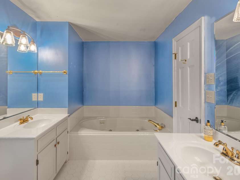 185 Willow Point Road, Troutman, NC 28166.  MLS# CAR4364376, YatesRealty ID 9489. 