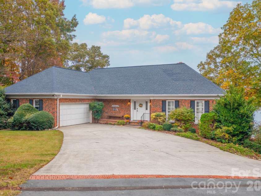 185 Willow Point Road, Troutman, NC 28166.  MLS# CAR4364376, YatesRealty ID 9489. 