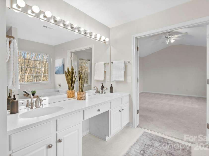 13443 Norseman Lane, Huntersville, NC 28078.  MLS# CAR4218329, YatesRealty ID 949. Double Vanities