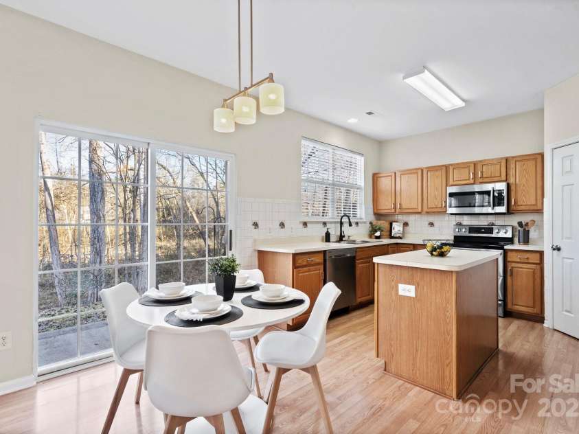 13443 Norseman Lane, Huntersville, NC 28078.  MLS# CAR4218329, YatesRealty ID 949. Kitchen and Breakfast Nook