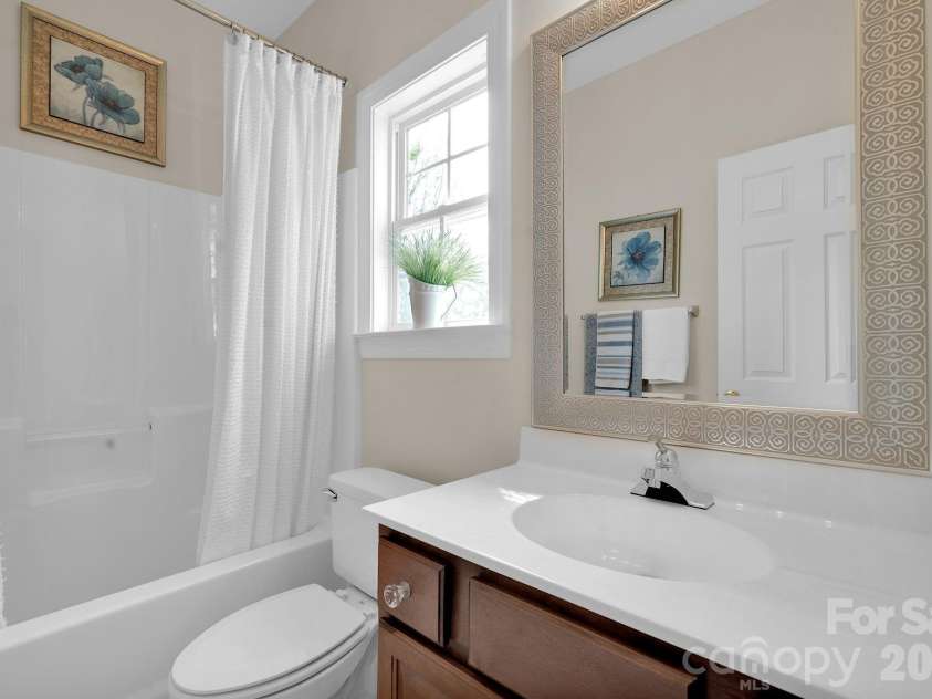 793 Seipel Drive, Denver, NC 28037.  MLS# CAR4362463, YatesRealty ID 9490. Secondary Full Bath on Main
