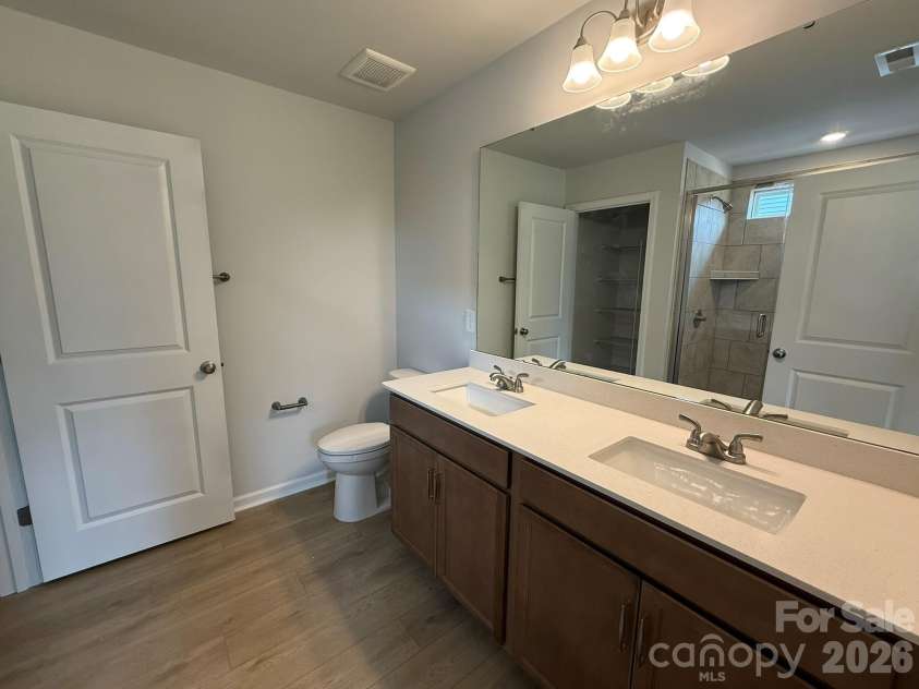1231 Bansal Drive, Charlotte, NC 28215.  MLS# CAR4363373, YatesRealty ID 9491. Primary Bathroom