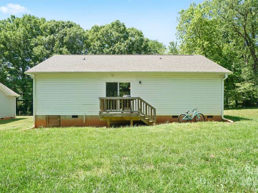 1013 Old Charlotte Road, Statesville, NC 28677.  MLS# CAR4253382, YatesRealty ID 9492. 