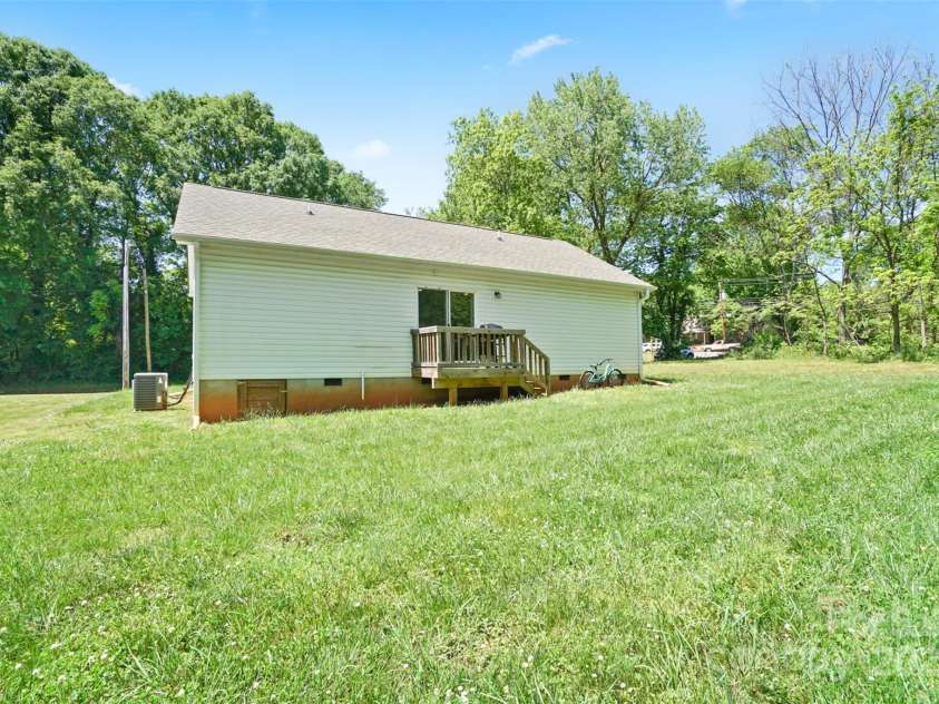 1013 Old Charlotte Road, Statesville, NC 28677.  MLS# CAR4253382, YatesRealty ID 9492. 