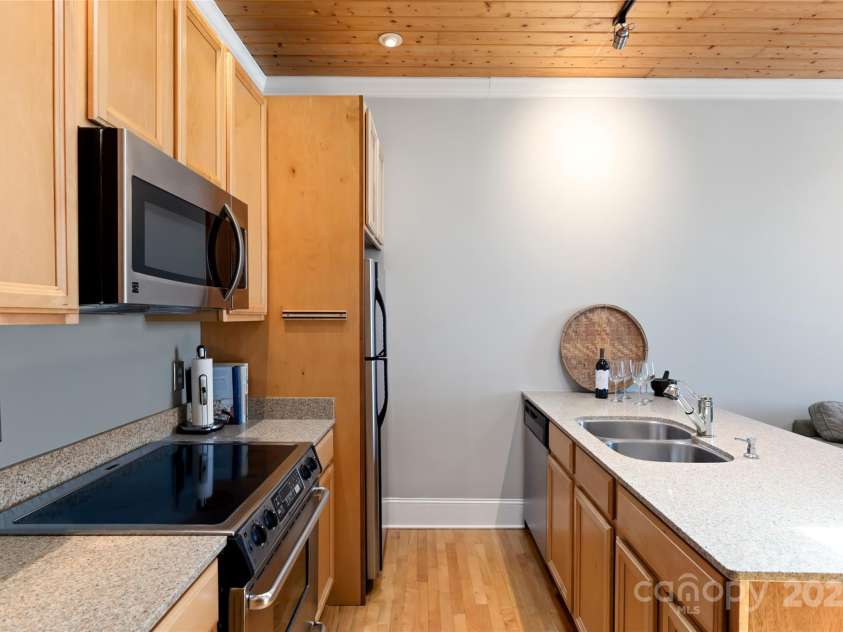 35 Patton Avenue, Asheville, NC 28801.  MLS# CAR4299187, YatesRealty ID 9493. Granite countertops, a spacious island, stainless steel appliances and plenty of cabinet space offers you the opportunity to cook a grand meal if you choose to stay in and not walk to an unlimited number of downtown restau