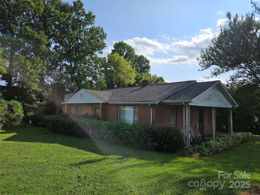 105 Marble Road, Statesville, NC 28625.  MLS# CAR4309755, YatesRealty ID 9495. 