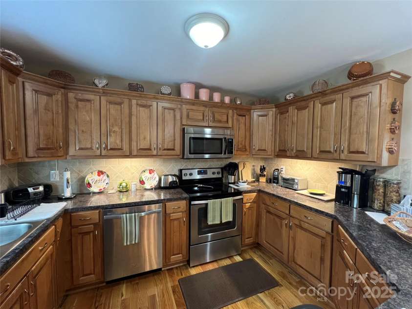 506 Pine Street, Maiden, NC 28650.  MLS# CAR4251297, YatesRealty ID 9495. Kitchen