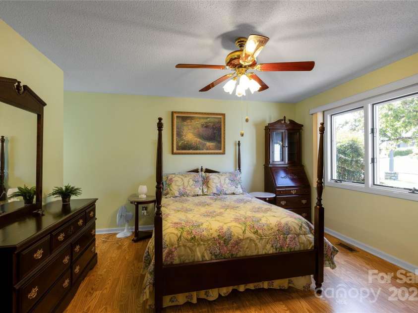 204 Kyfields None, Weaverville, NC 28787.  MLS# CAR4252344, YatesRealty ID 9496. Bedroom #1