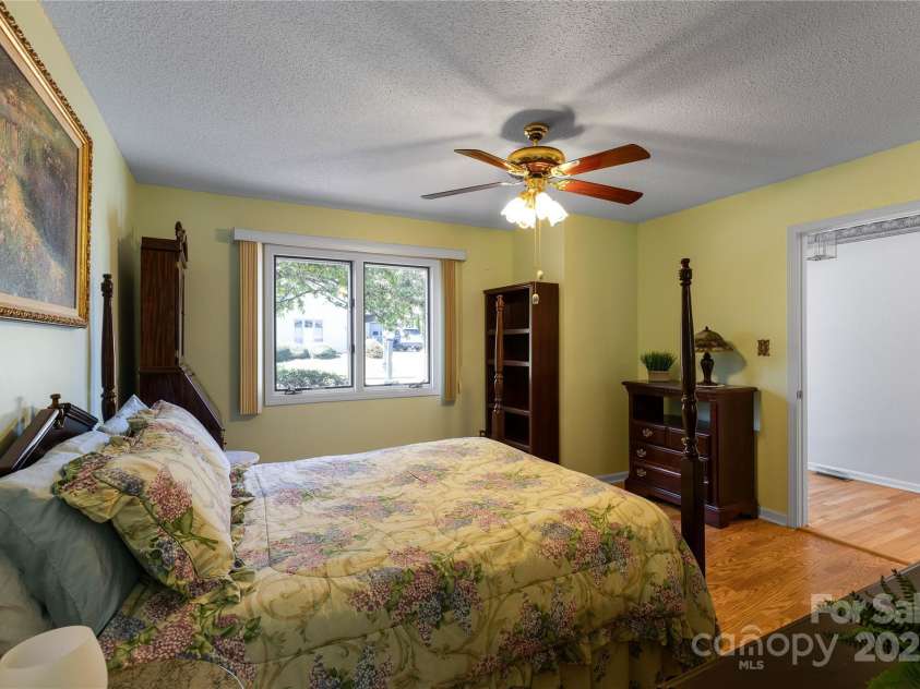 204 Kyfields None, Weaverville, NC 28787.  MLS# CAR4252344, YatesRealty ID 9496. Bedroom #1