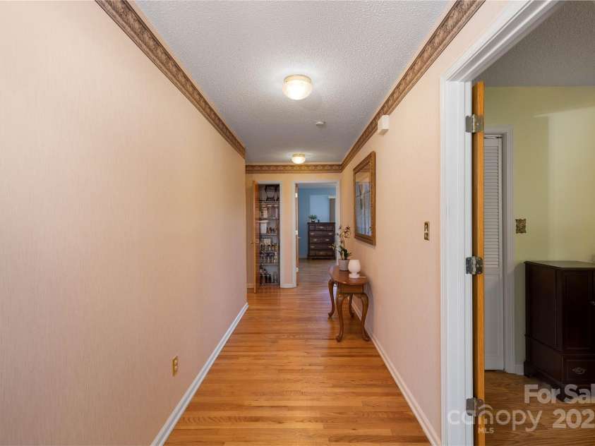 204 Kyfields None, Weaverville, NC 28787.  MLS# CAR4252344, YatesRealty ID 9496. Entryway