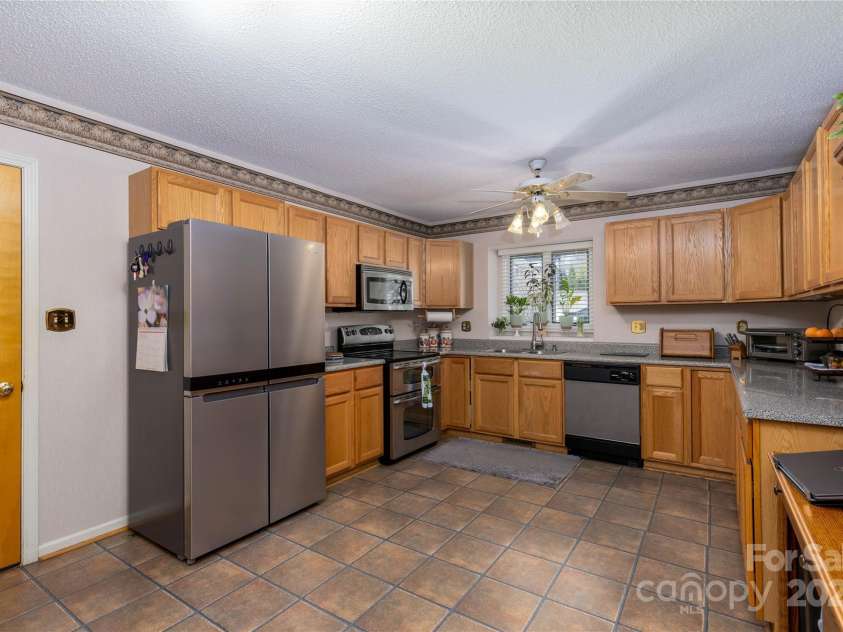 204 Kyfields None, Weaverville, NC 28787.  MLS# CAR4252344, YatesRealty ID 9496. Kitchen