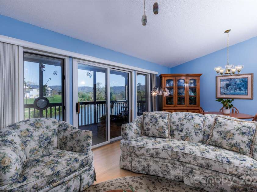 204 Kyfields None, Weaverville, NC 28787.  MLS# CAR4252344, YatesRealty ID 9496. Living Room