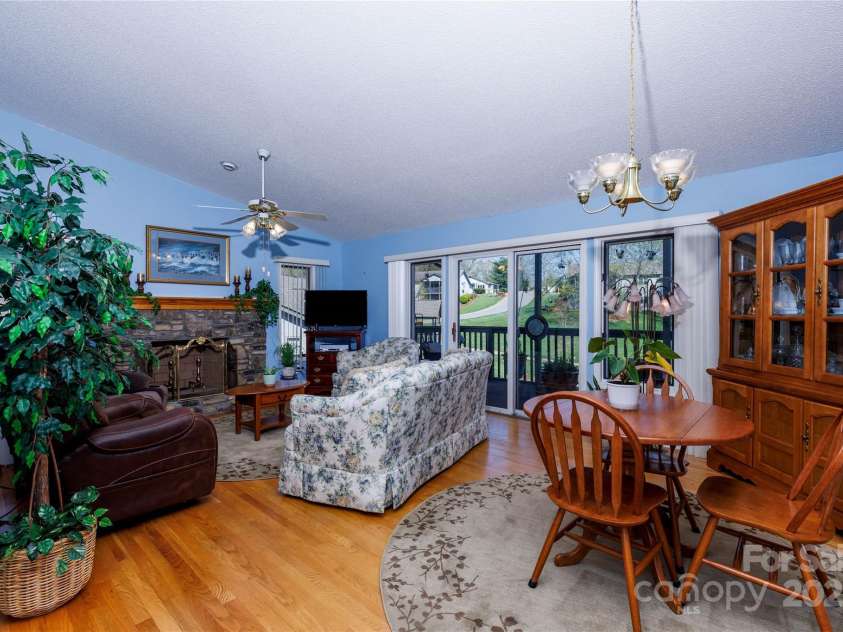 204 Kyfields None, Weaverville, NC 28787.  MLS# CAR4252344, YatesRealty ID 9496. Living Room