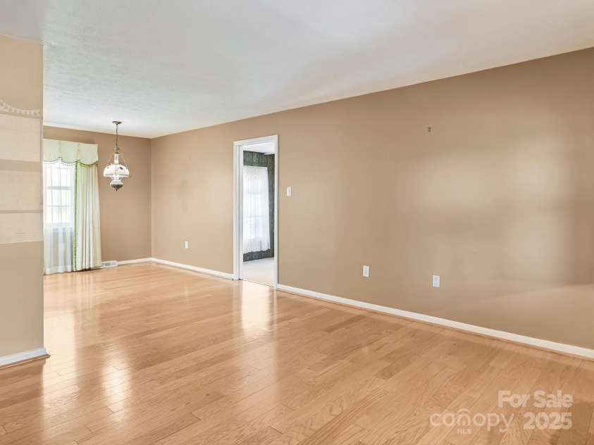 6 Westridge Court, Asheville, NC 28806.  MLS# CAR4223239, YatesRealty ID 9497. 