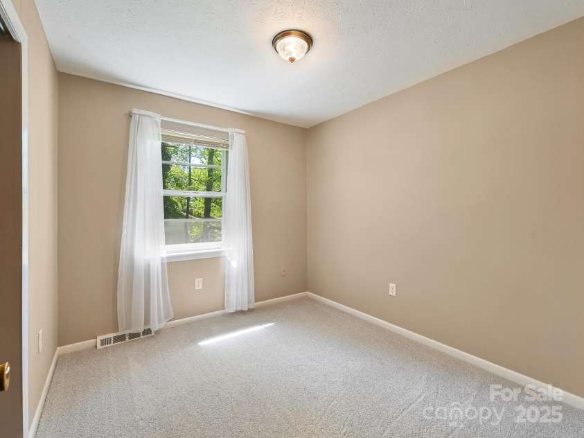 6 Westridge Court, Asheville, NC 28806.  MLS# CAR4223239, YatesRealty ID 9497. 