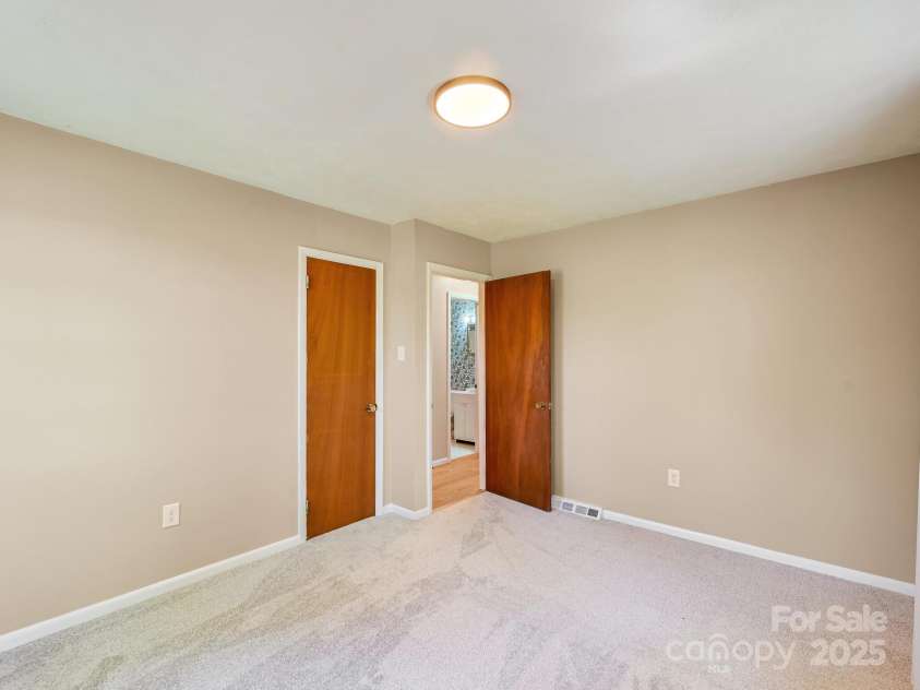 6 Westridge Court, Asheville, NC 28806.  MLS# CAR4223239, YatesRealty ID 9497. 