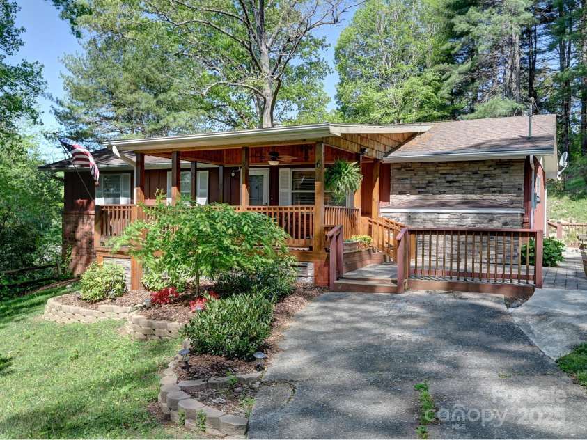 6 Westridge Court, Asheville, NC 28806.  MLS# CAR4223239, YatesRealty ID 9497. 