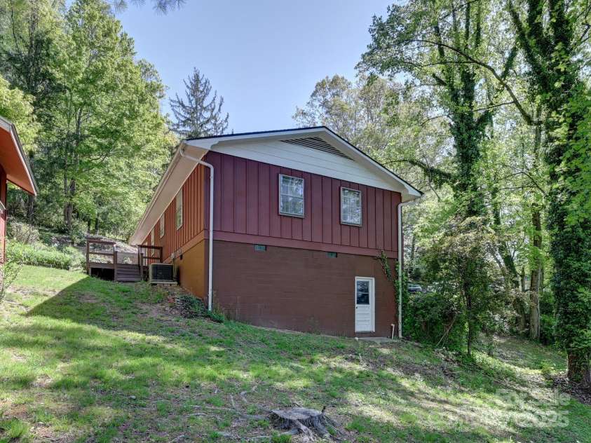 6 Westridge Court, Asheville, NC 28806.  MLS# CAR4223239, YatesRealty ID 9497. 