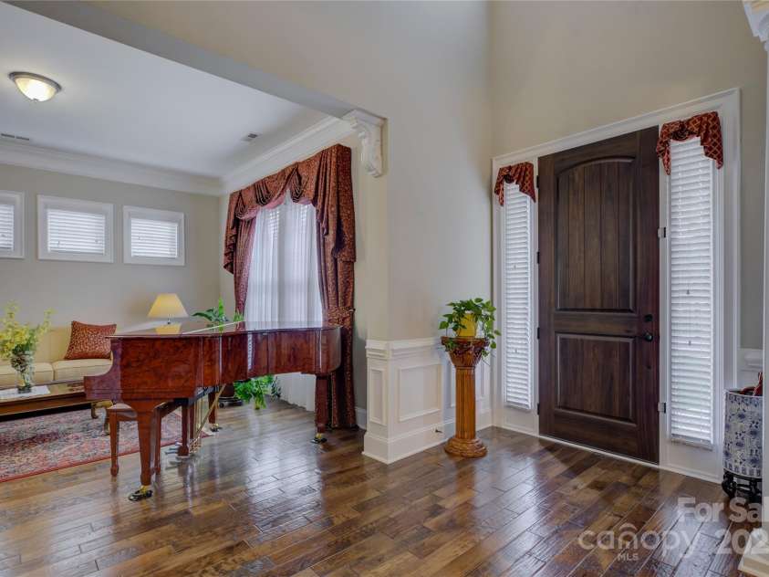 16519 Flintrock Falls Lane, Charlotte, NC 28278.  MLS# CAR4248364, YatesRealty ID 9498. 