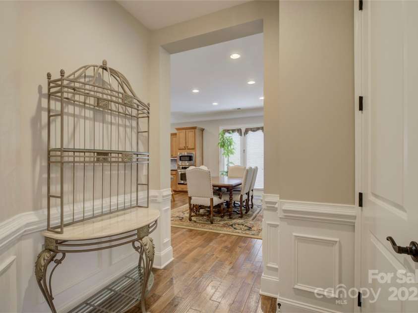 16519 Flintrock Falls Lane, Charlotte, NC 28278.  MLS# CAR4248364, YatesRealty ID 9498. 