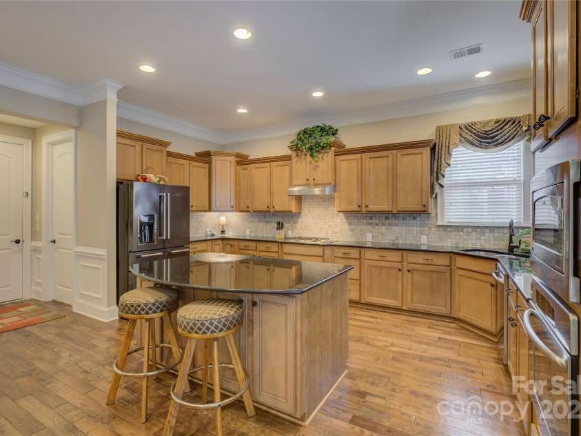 16519 Flintrock Falls Lane, Charlotte, NC 28278.  MLS# CAR4248364, YatesRealty ID 9498. 