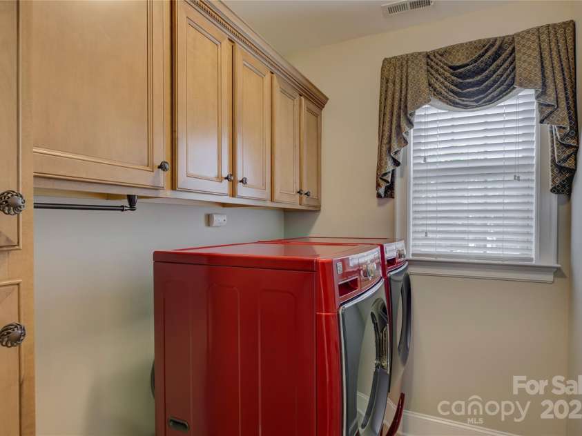 16519 Flintrock Falls Lane, Charlotte, NC 28278.  MLS# CAR4248364, YatesRealty ID 9498. 